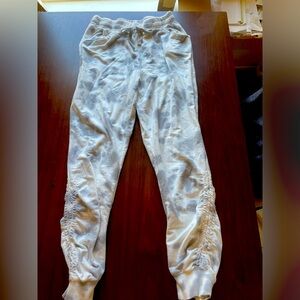 Tie-dye grey and white joggers with elastic at calf.